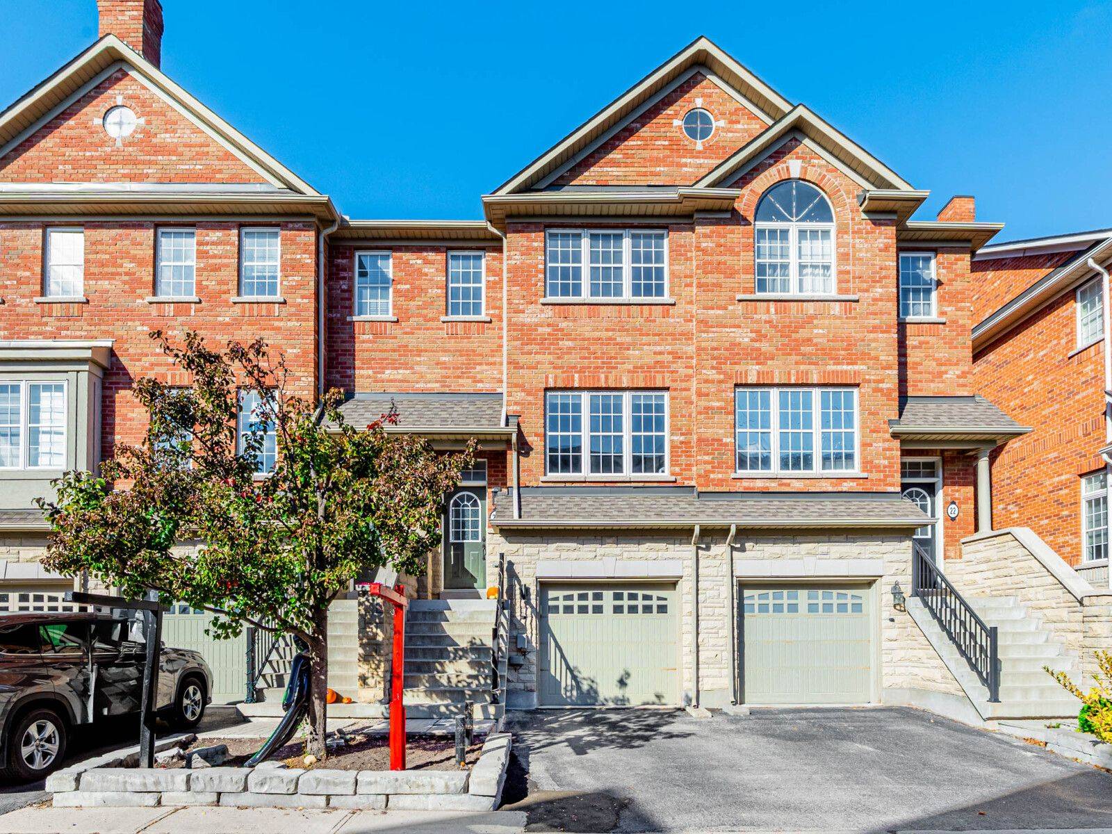 Vaughan, ON L6A 0J6,24 Golden Spruce LN