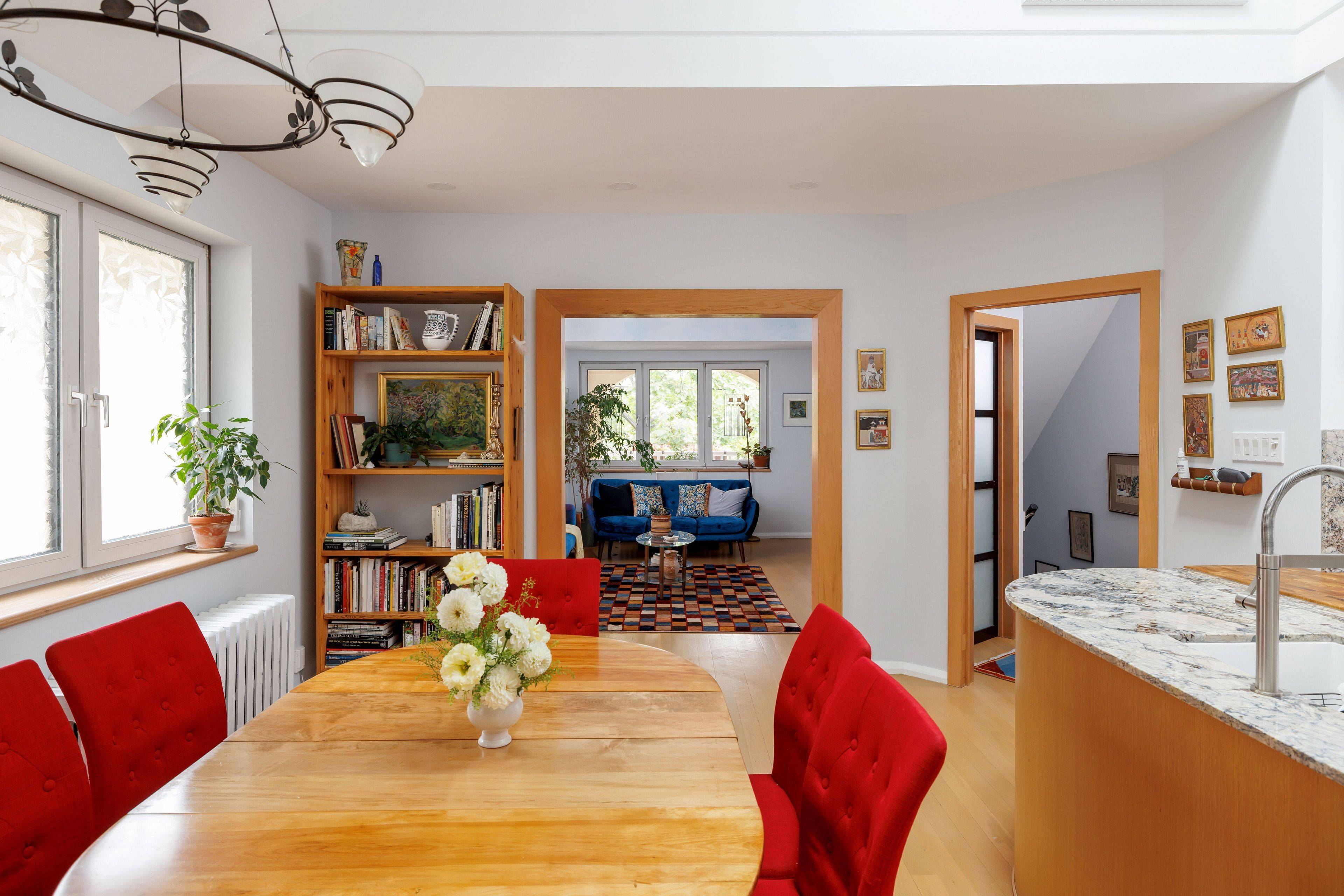 Toronto E02, ON M4E 2T2,52 Wineva AVE #Upper