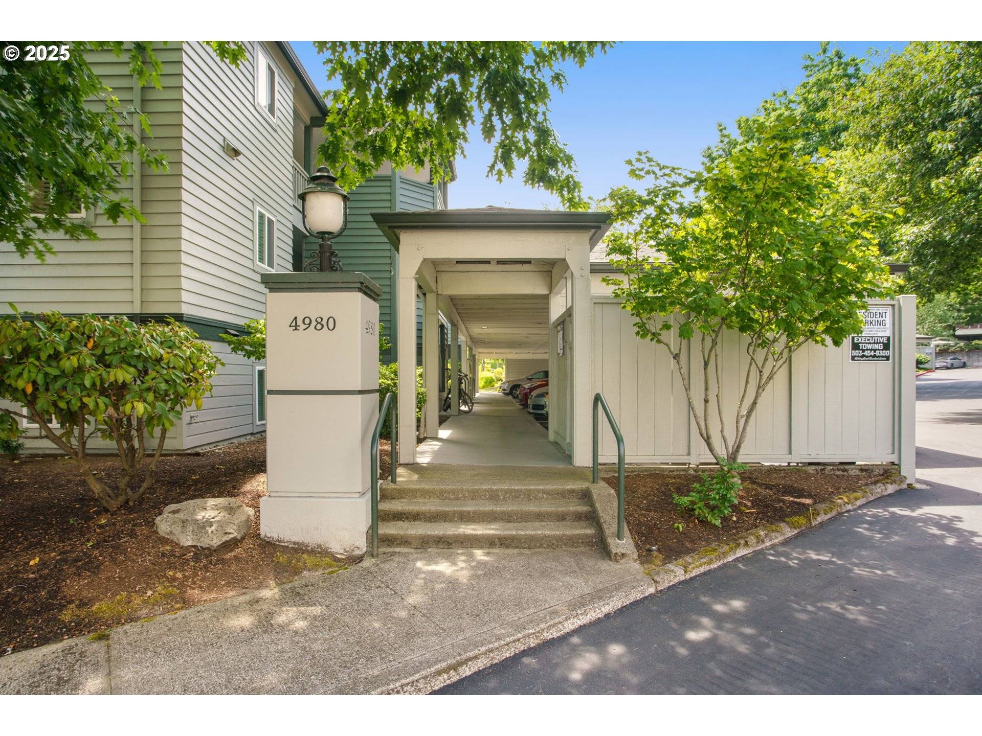Portland, OR 97239,4980 S LANDING DR #301