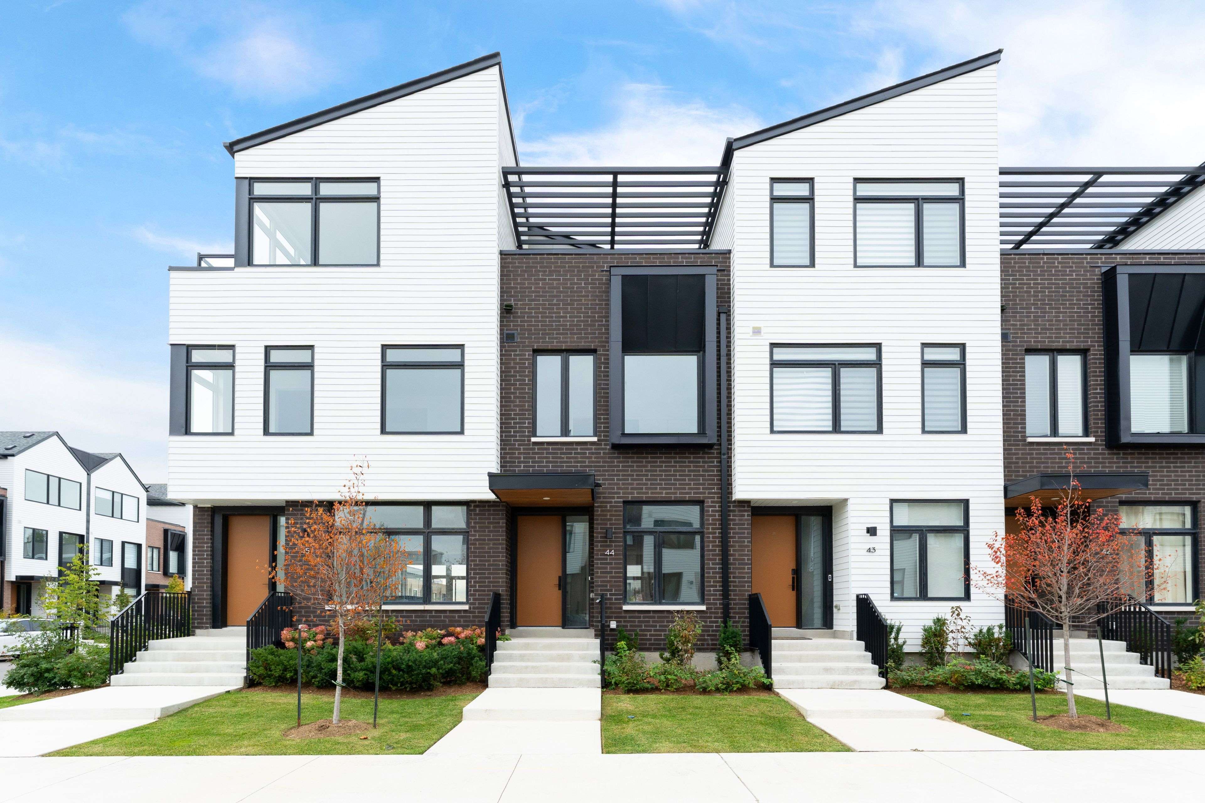 Mississauga, ON L5H 0B2,30 Lou Parsons WAY #44