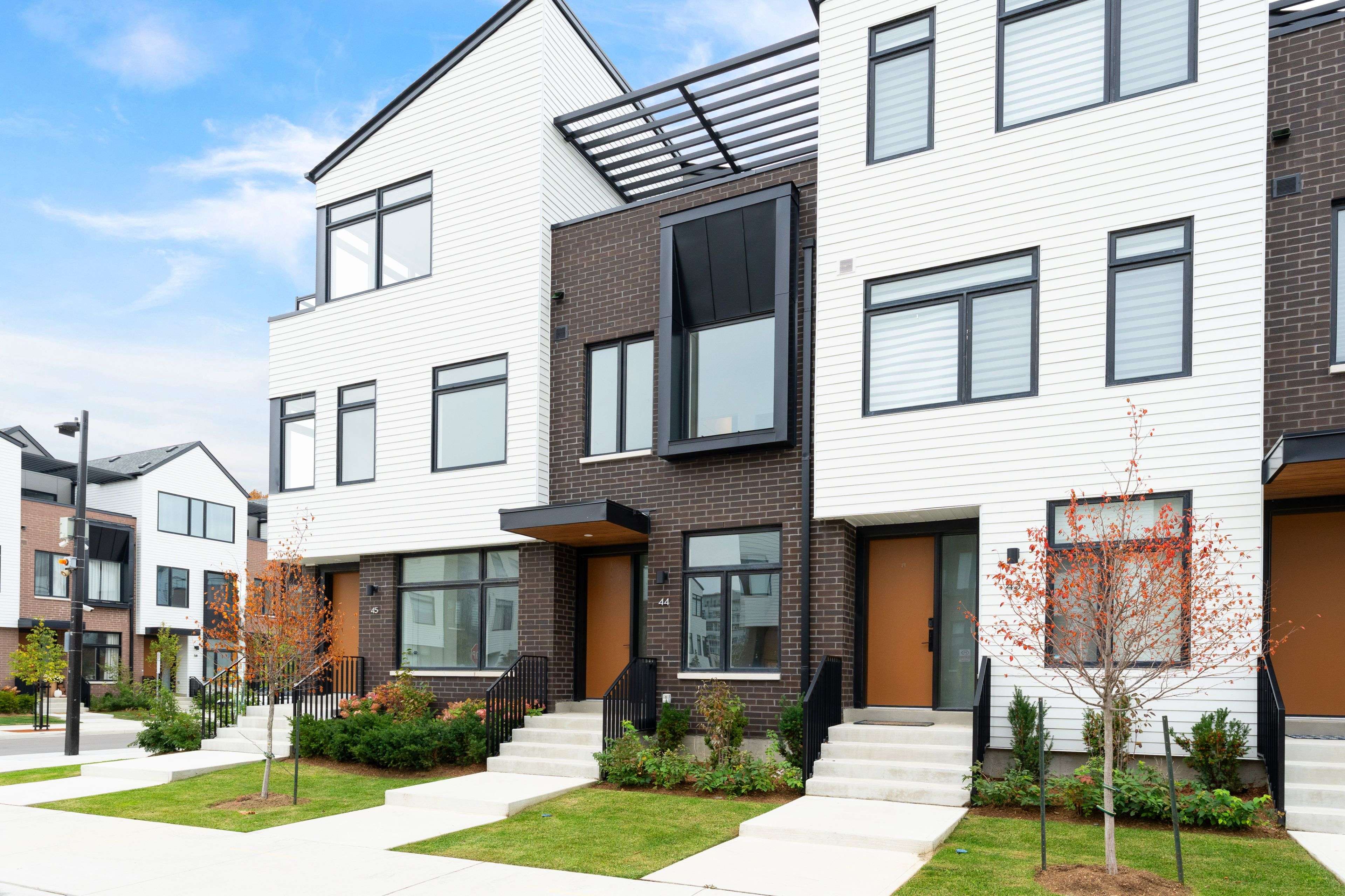 Mississauga, ON L5H 0B2,30 Lou Parsons WAY #44