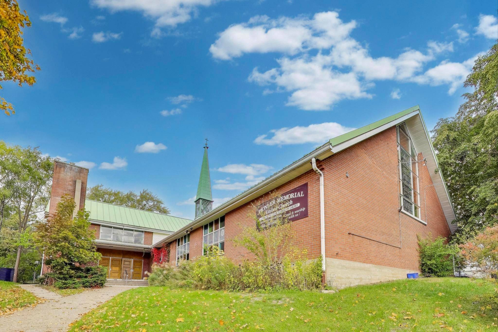 Hamilton, ON L8K 1W3,1974 King ST E