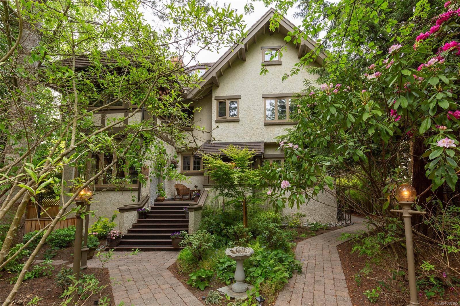 Victoria, BC V8S 1Y1,1521 Shasta Pl