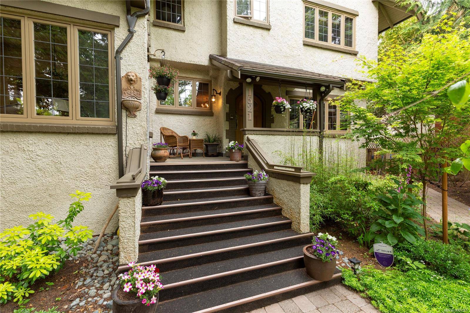 Victoria, BC V8S 1Y1,1521 Shasta Pl