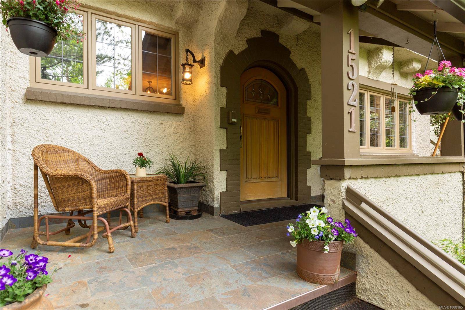 Victoria, BC V8S 1Y1,1521 Shasta Pl