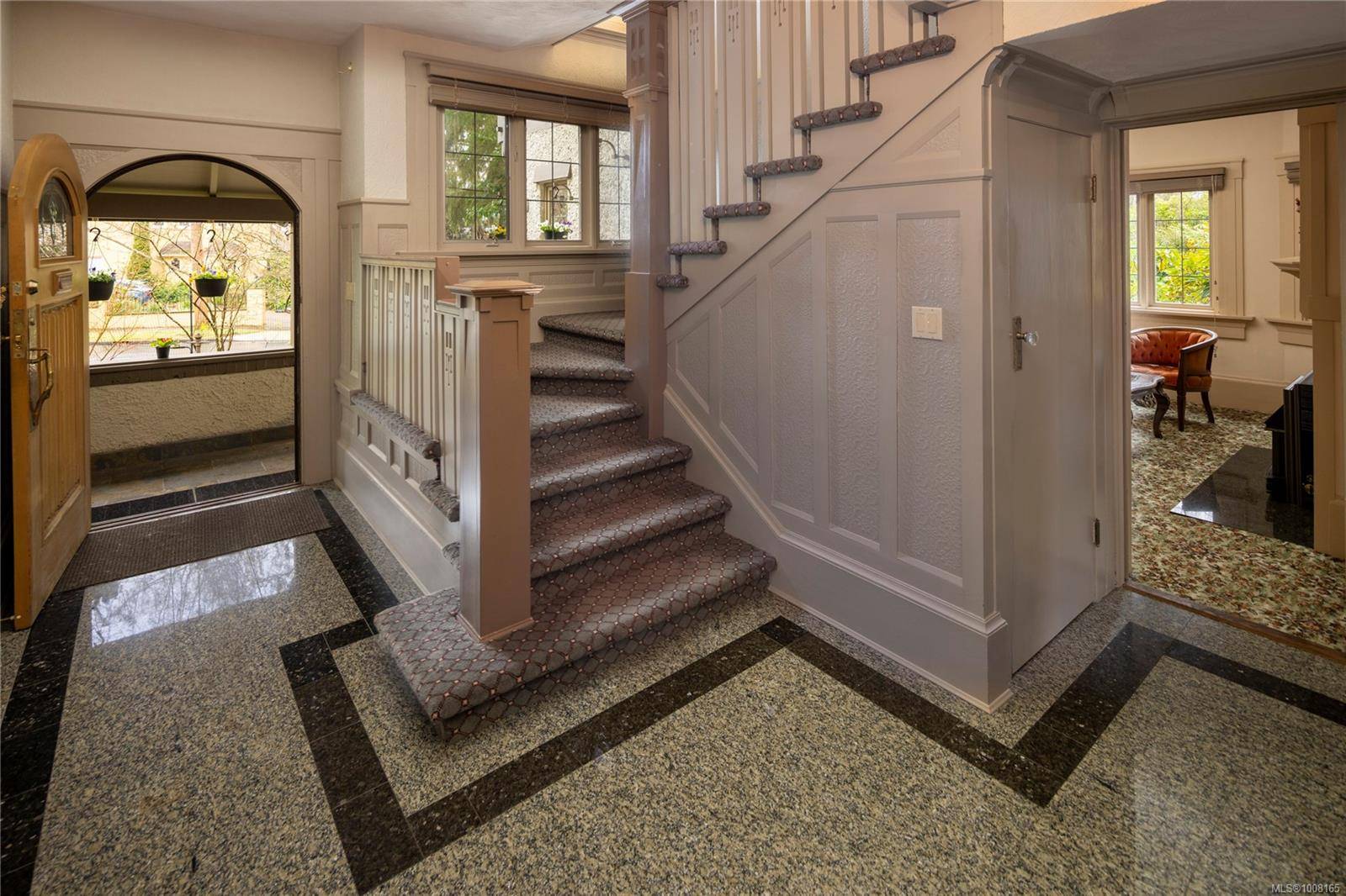 Victoria, BC V8S 1Y1,1521 Shasta Pl