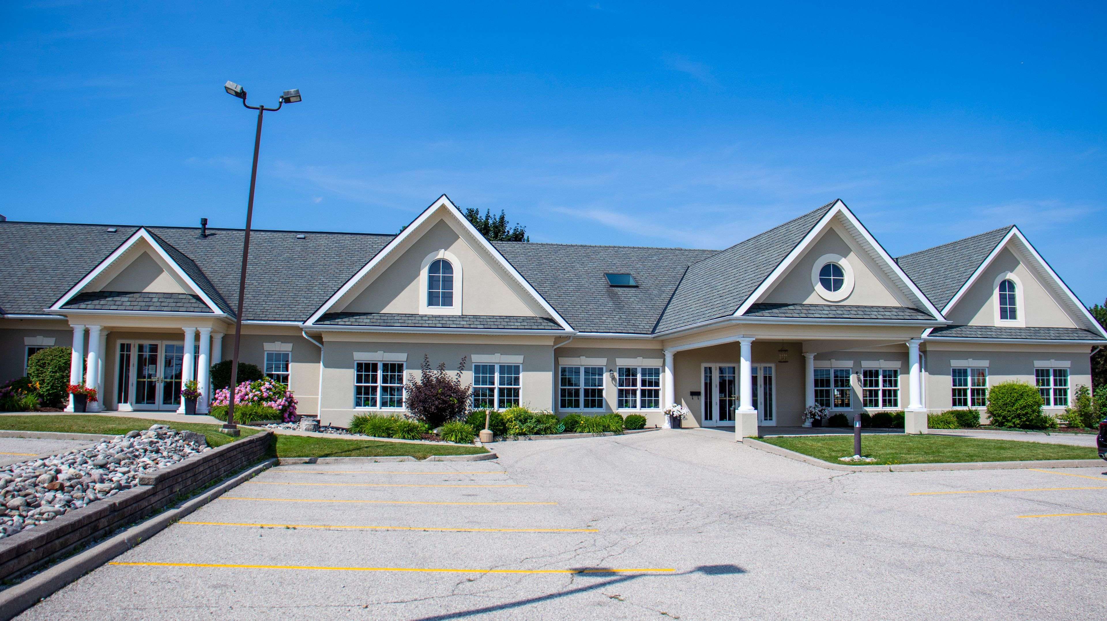 Waterloo, ON N2V 2N3,617 King ST N