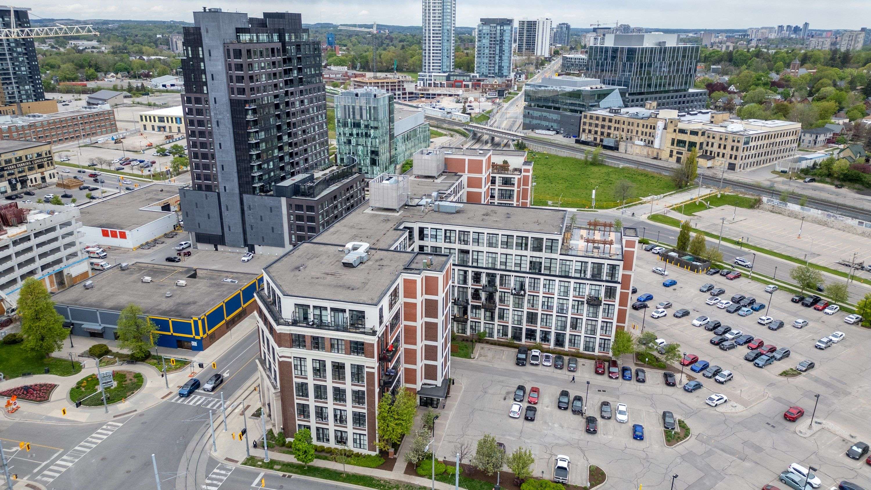 Kitchener, ON N2G 1C3,410 King ST W #608