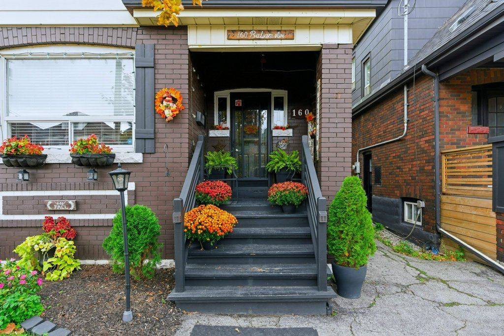 Hamilton, ON L8L 6Y5,160 Balsam AVE N