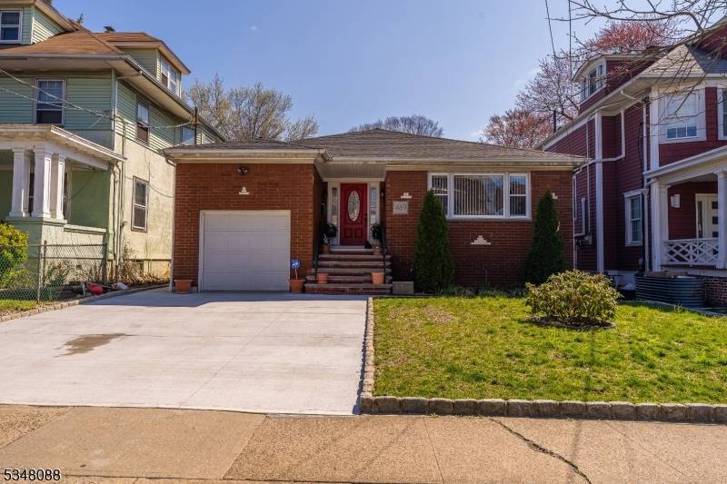 469 Union Ave, Elizabeth City, NJ 07208