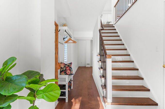 Toronto E10, ON M1C 5C7,6400 Lawrence AVE E #15