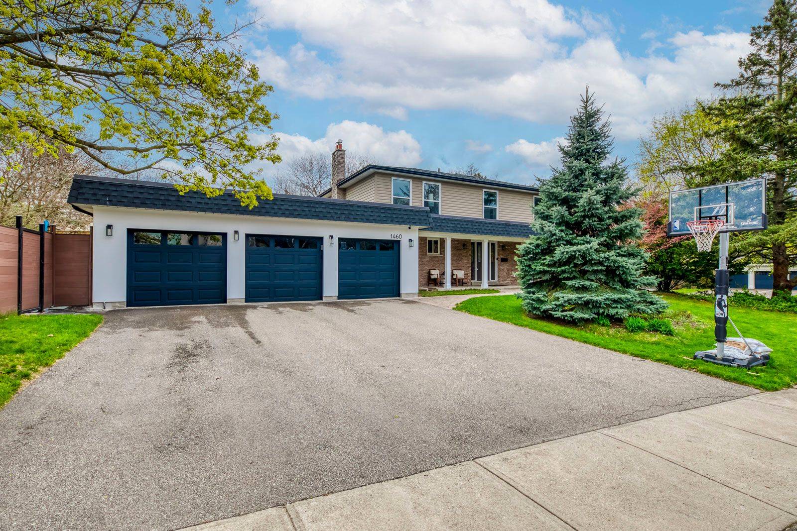 Oakville, ON L6J 5S9,1460 Caulder DR