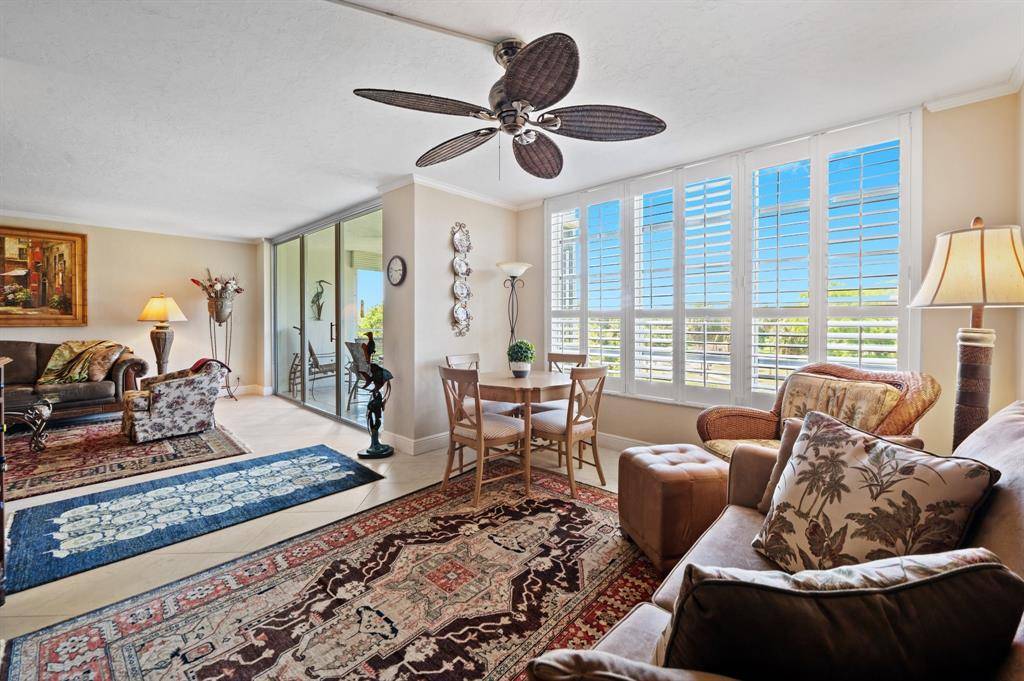 Pompano Beach, FL 33069,3960 Oaks Clubhouse Dr #403