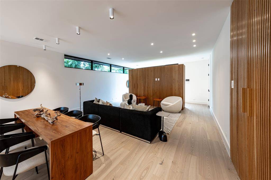 Dallas, TX 75209,6822 Victoria Avenue