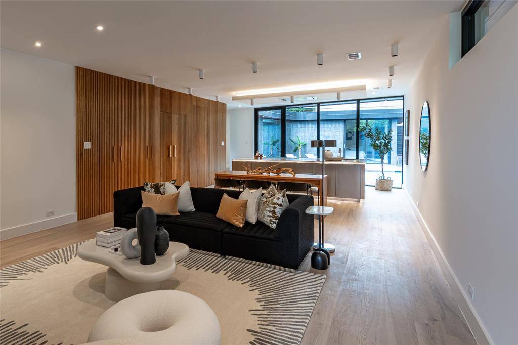 Dallas, TX 75209,6822 Victoria Avenue