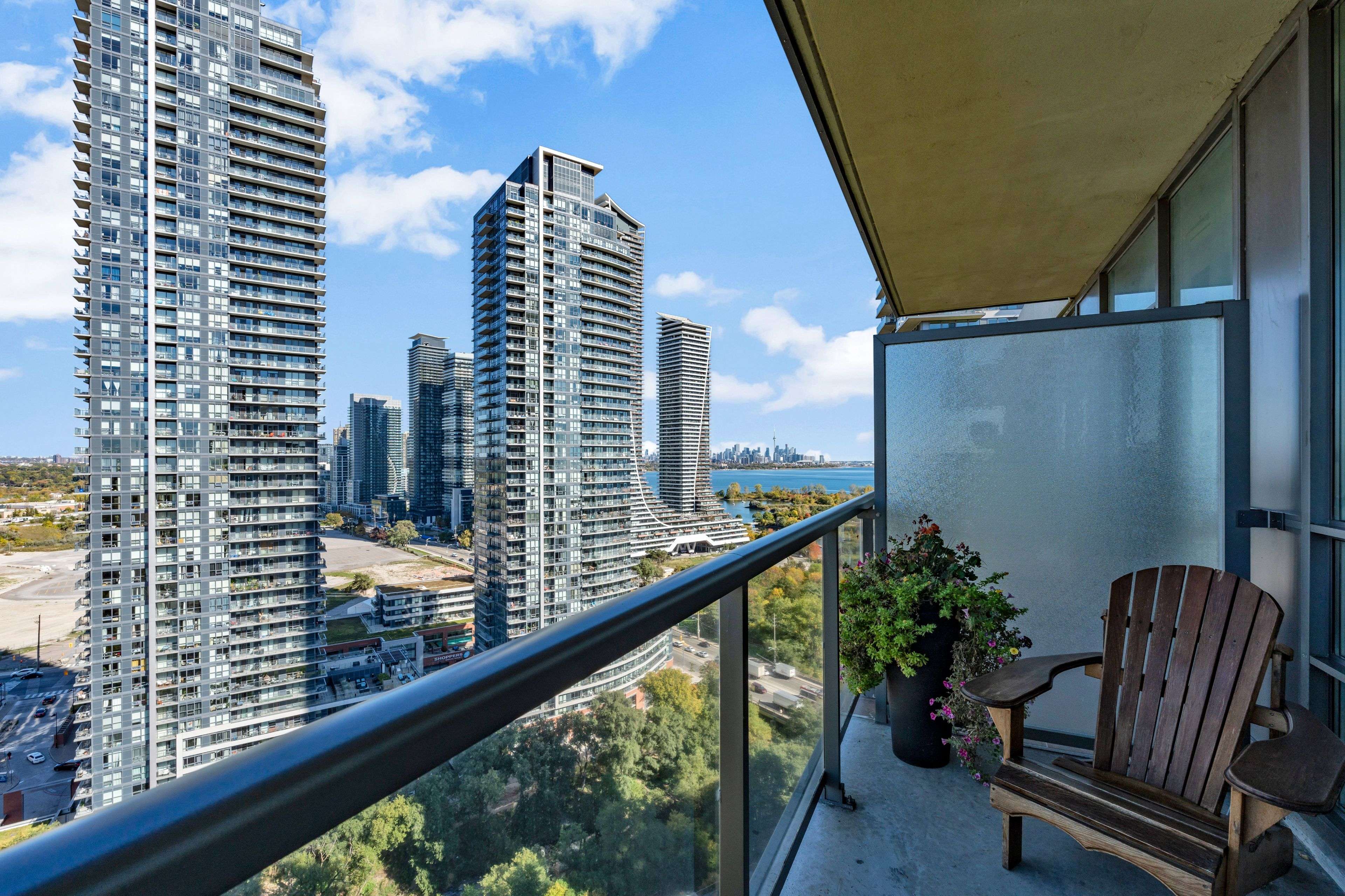 Toronto W06, ON N8V 0A9,15 Legion RD #2305