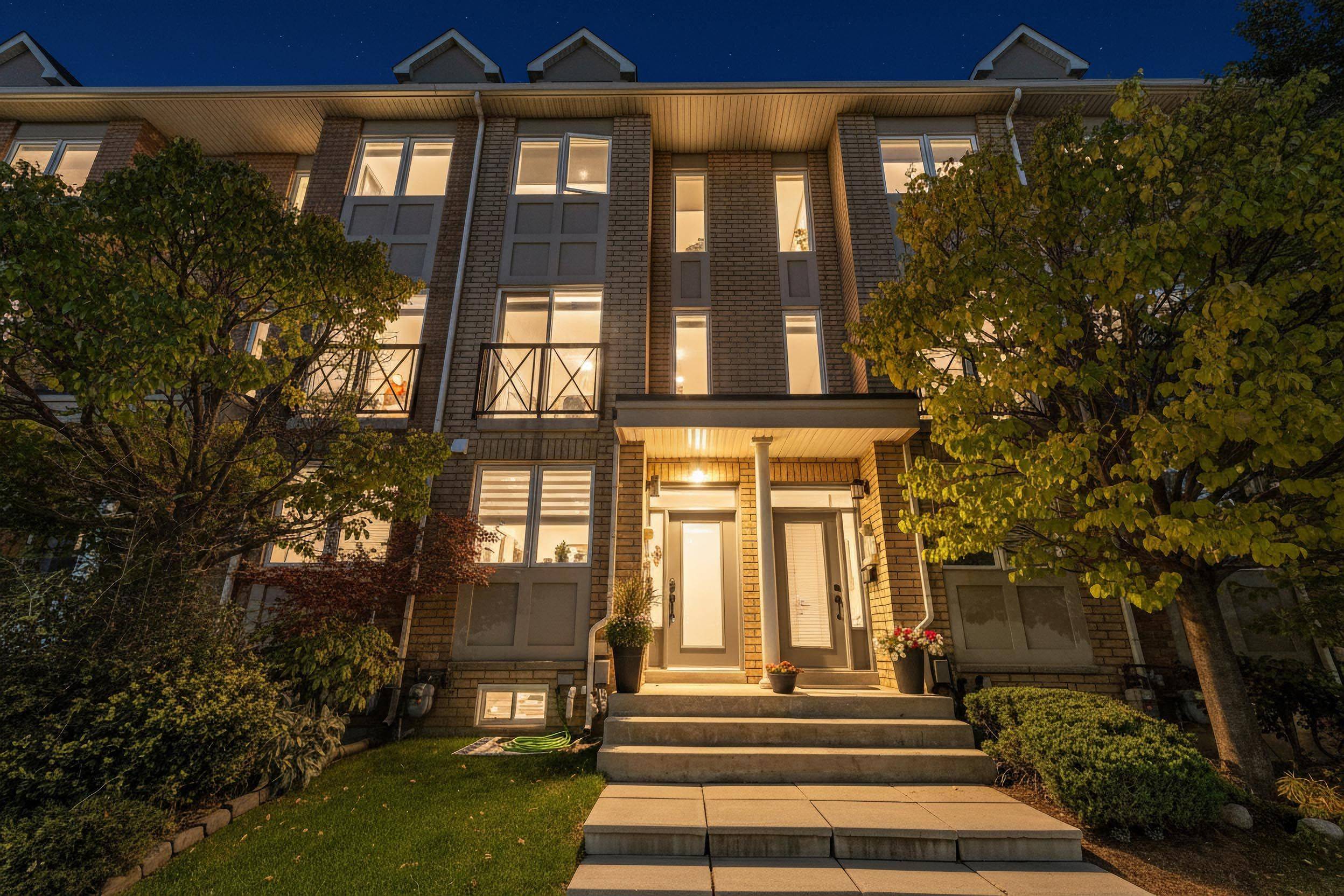 Toronto W07, ON M8Z 0A5,12 Market Garden Mews