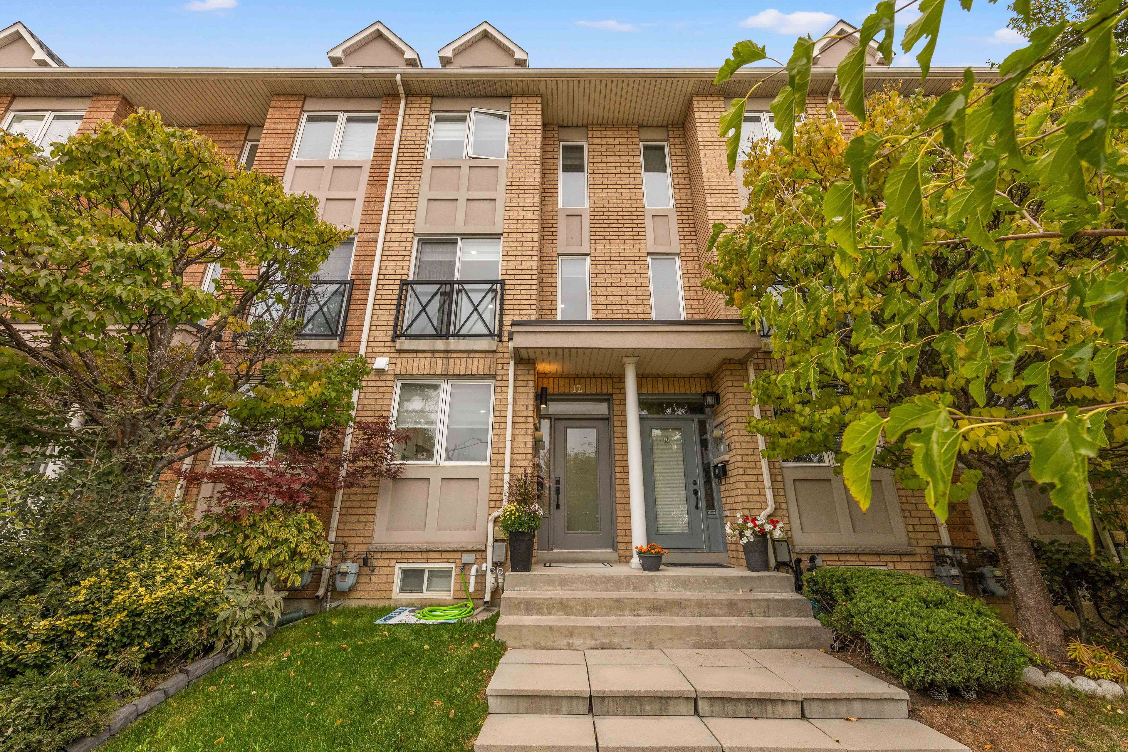 Toronto W07, ON M8Z 0A5,12 Market Garden Mews