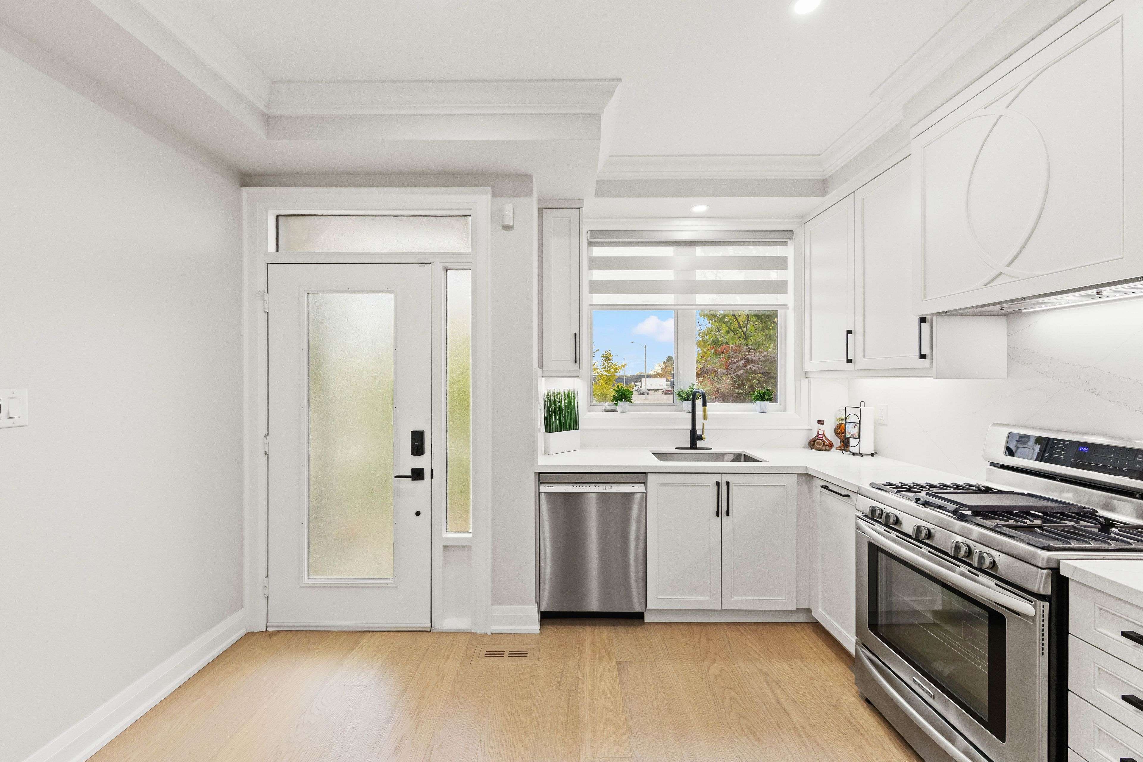 Toronto W07, ON M8Z 0A5,12 Market Garden Mews