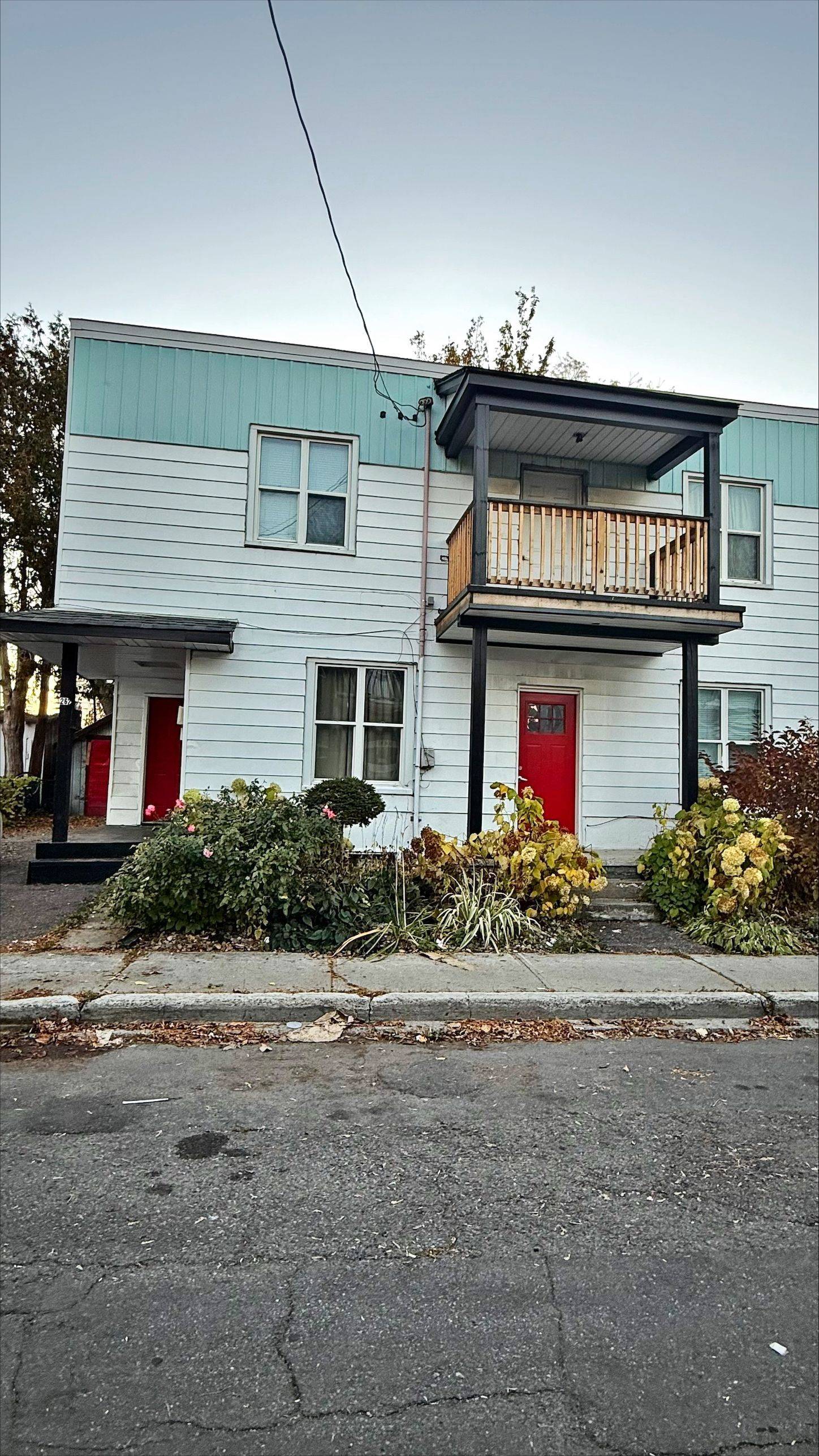 Vanier And Kingsview Park, ON K1L 7R8,262 EMOND ST #B