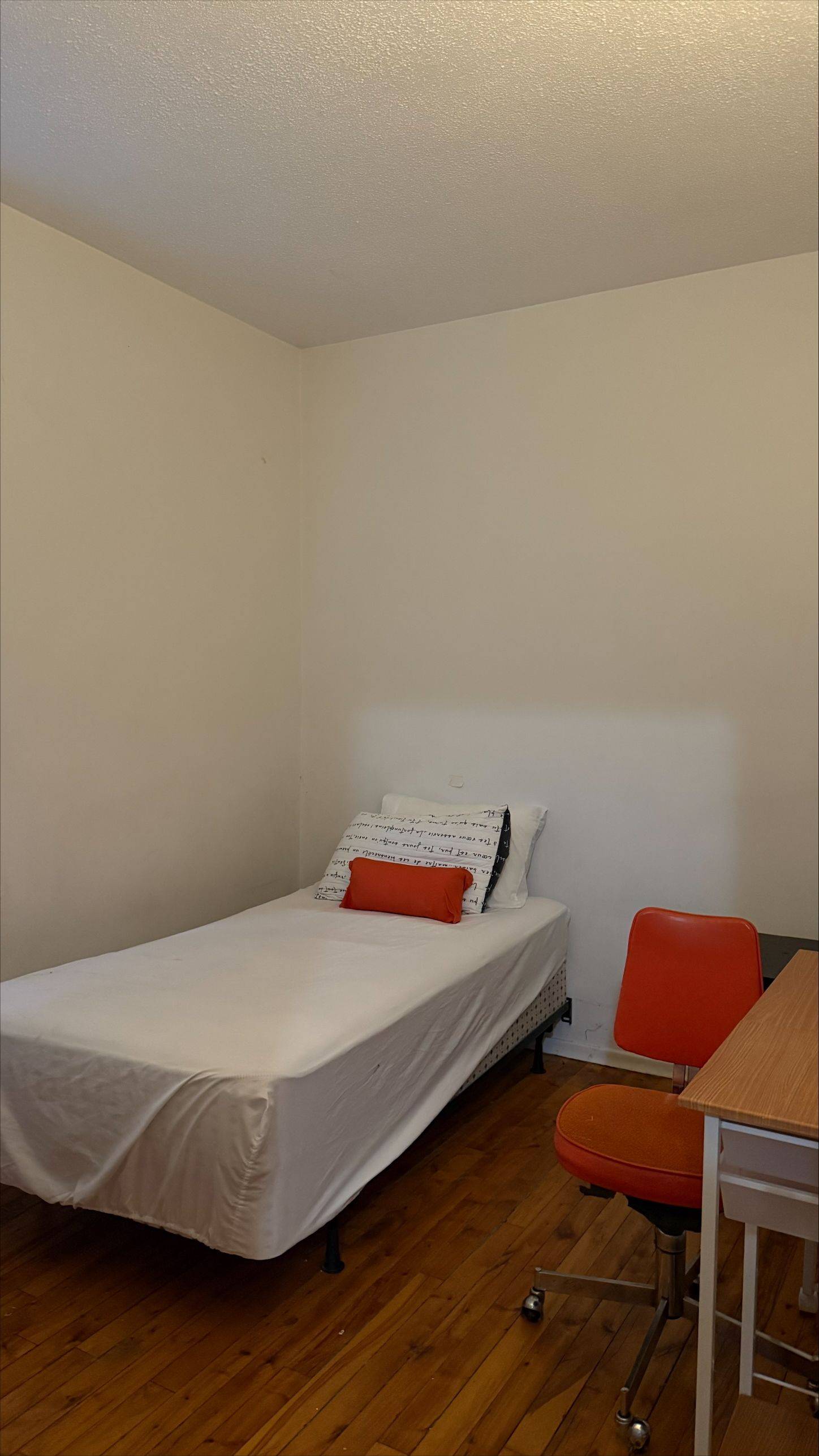 Vanier And Kingsview Park, ON K1L 7R8,262 EMOND ST #A