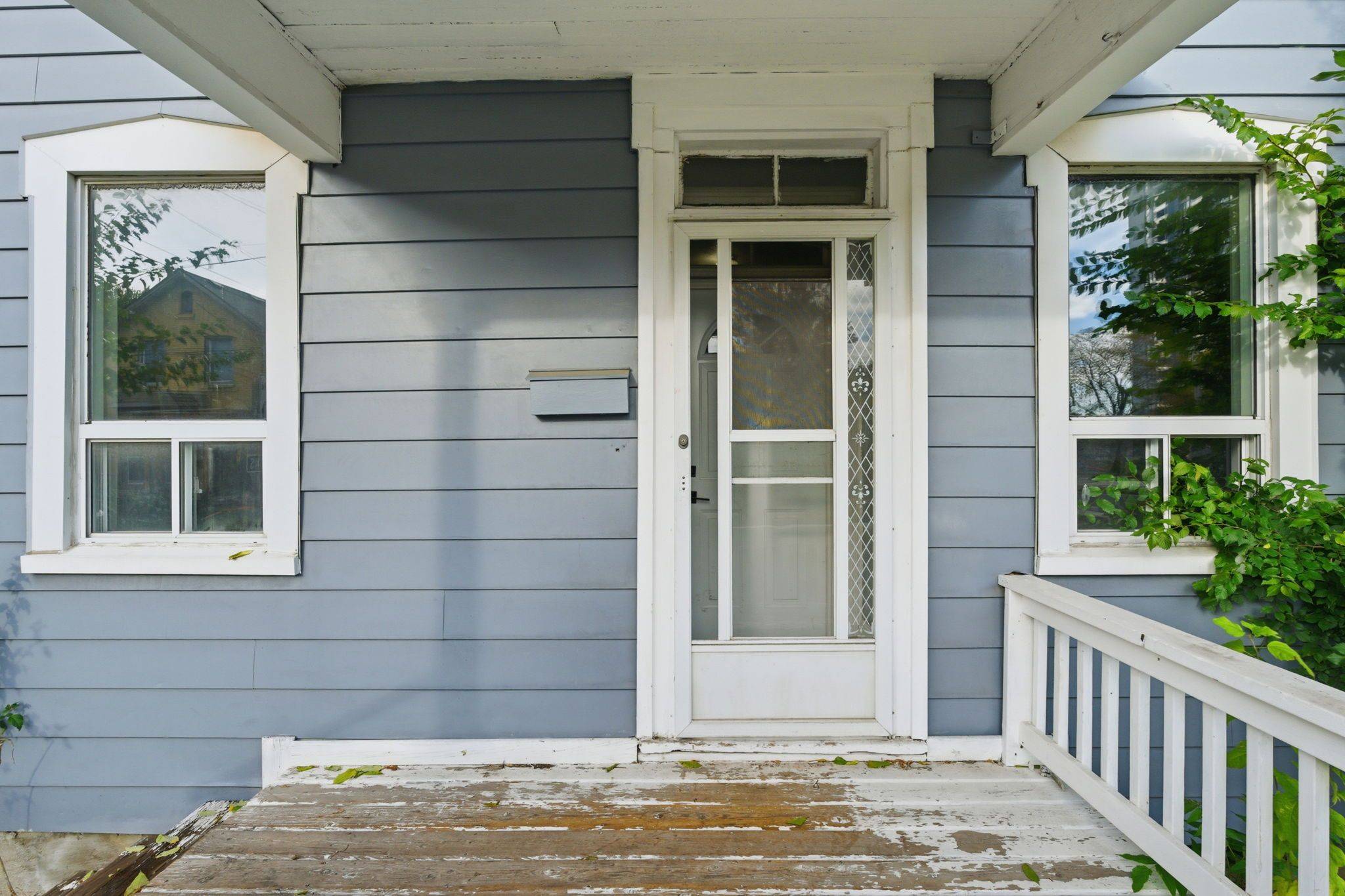 Hamilton, ON L8R 2Y1,117 Ray ST N