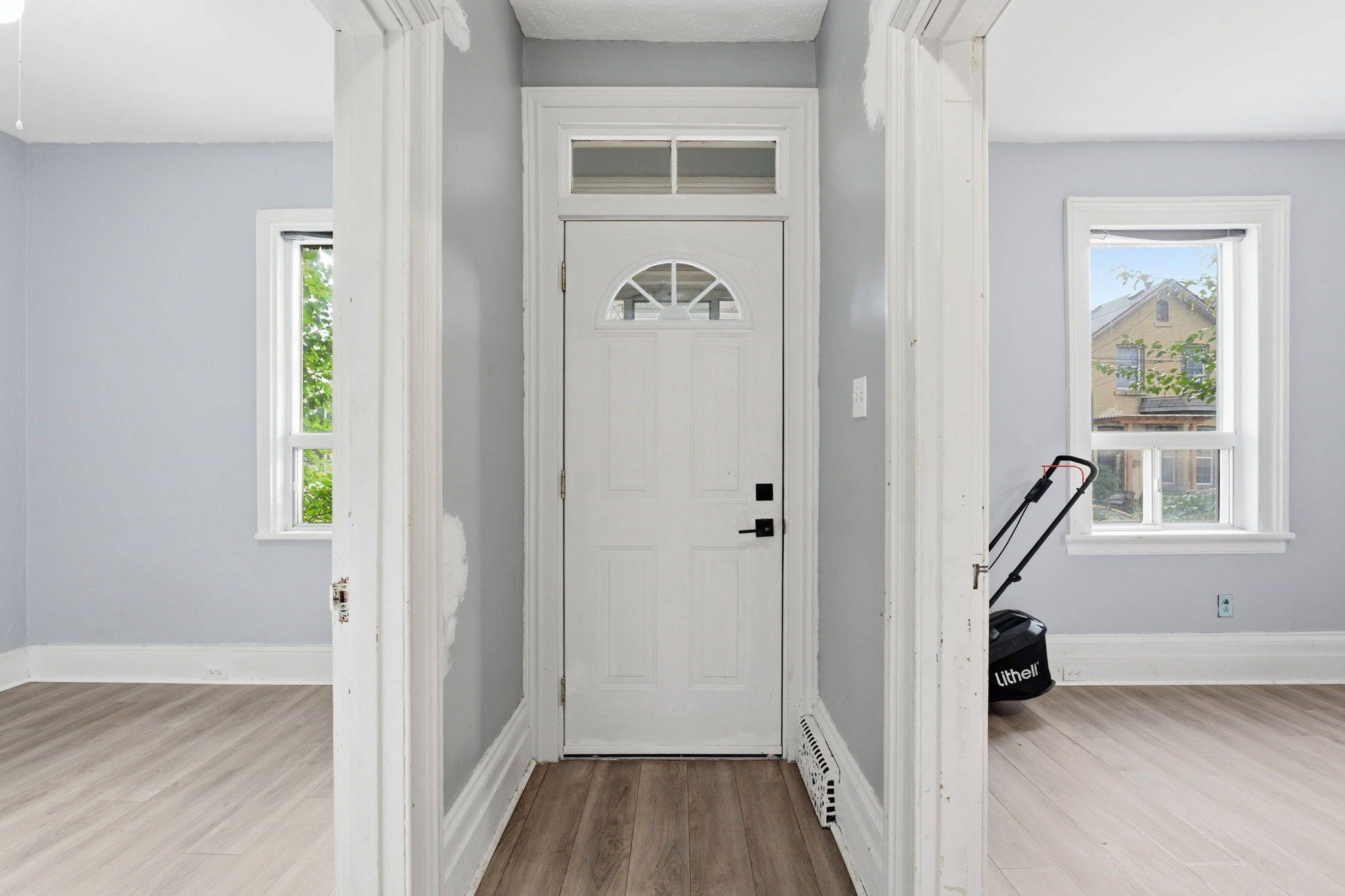 Hamilton, ON L8R 2Y1,117 Ray ST N