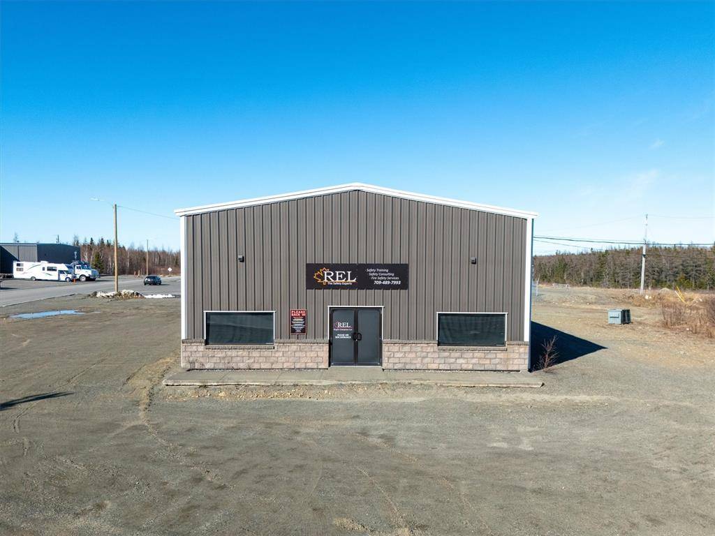 Grand Falls- Windsor, NL A2A 2P8,72 Hardy Avenue