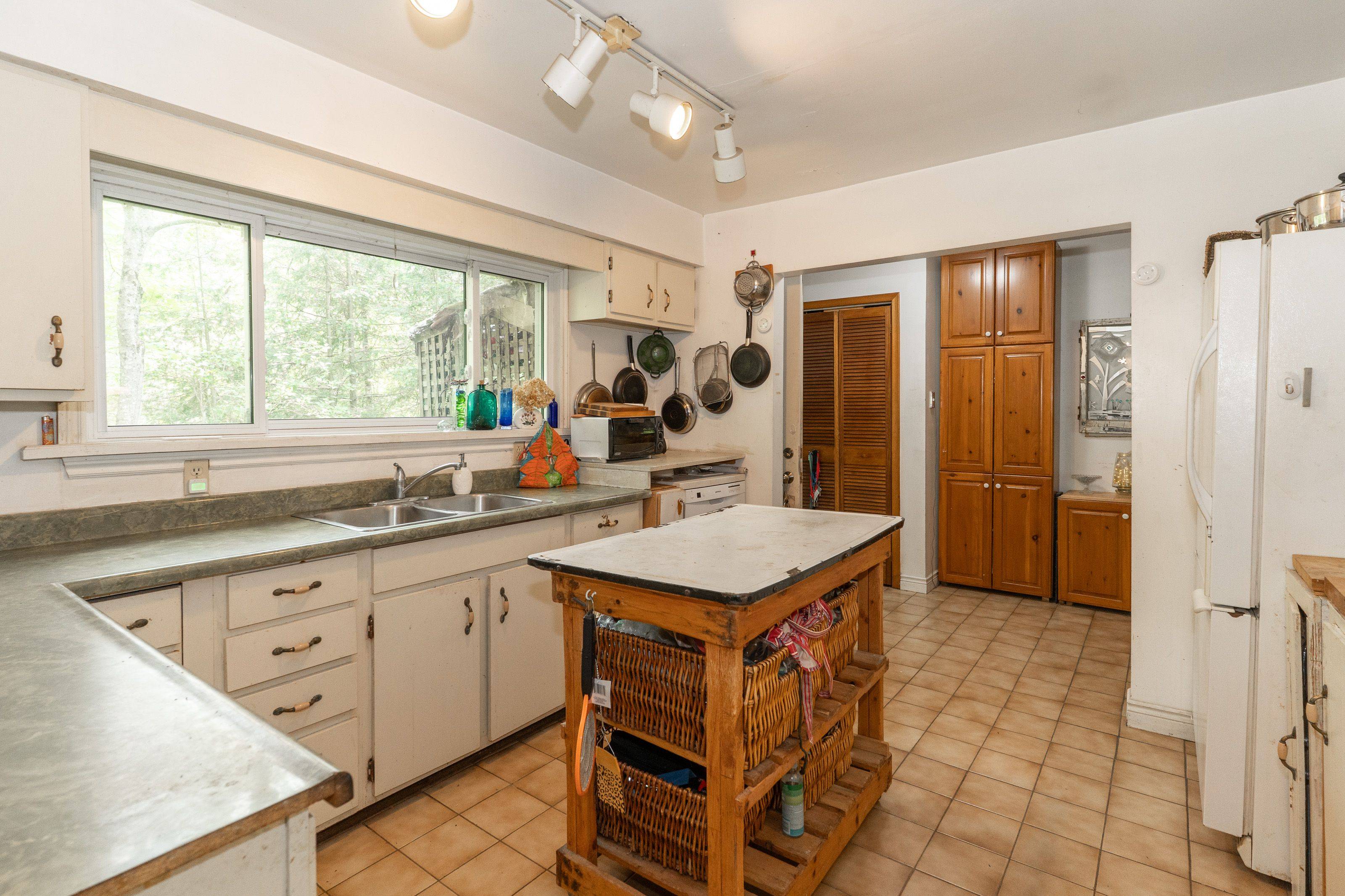 1099 Peterson RD, Bracebridge, ON P1L 1X1