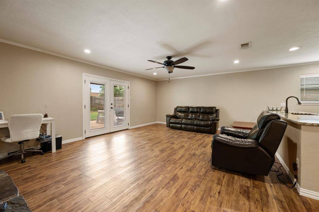 1823 E Cedar Elm Drive, Arlington, TX 76012