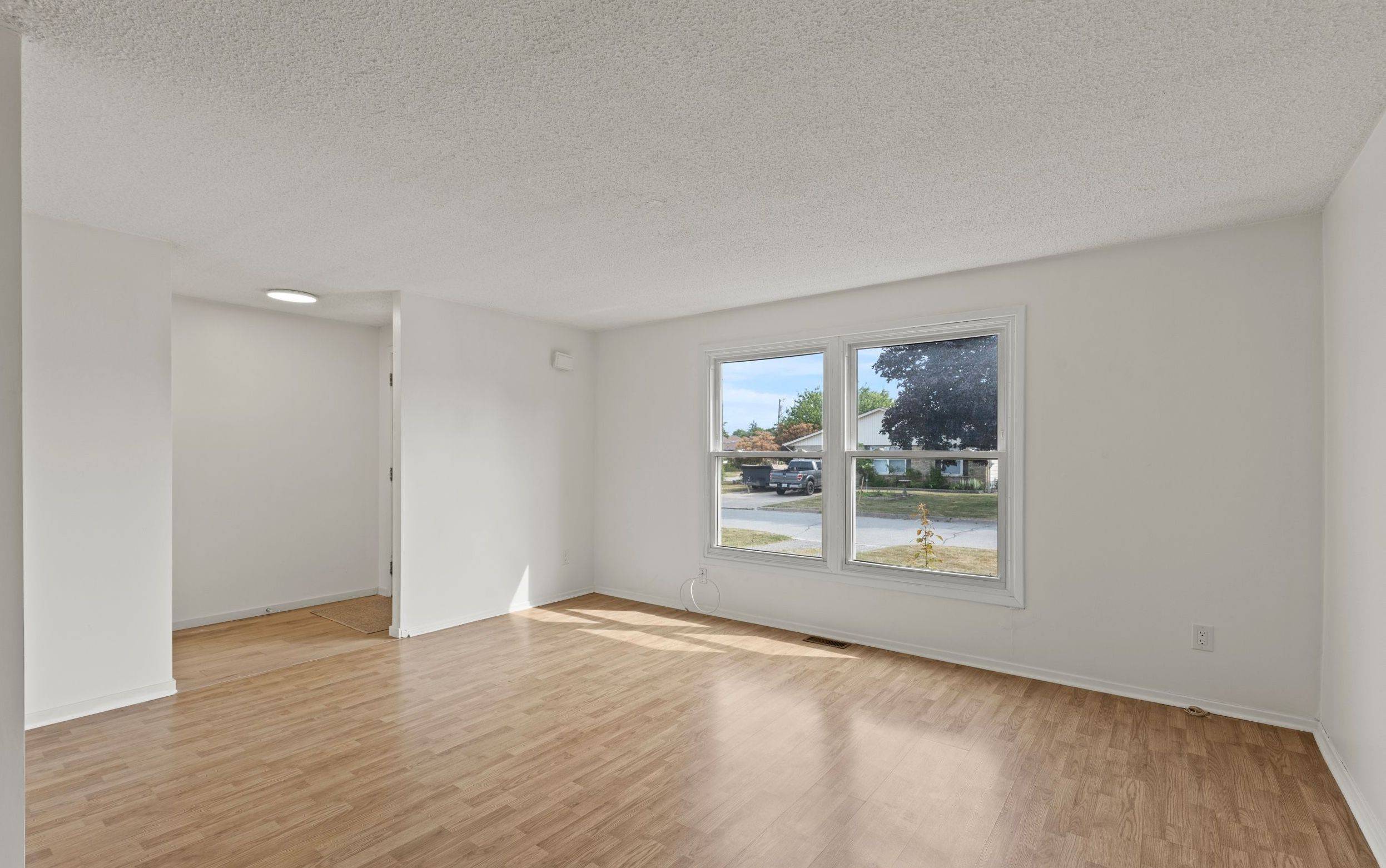 St. Catharines, ON L2N 6S3,6 Mccordick DR #Upper