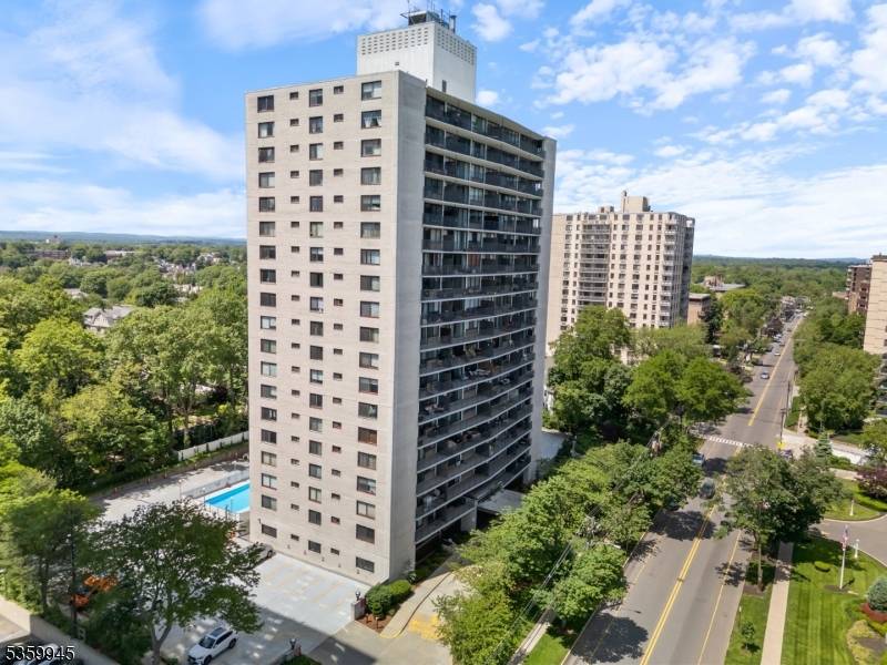 Hackensack City, NJ 07601,277 Prospect Ave #8D