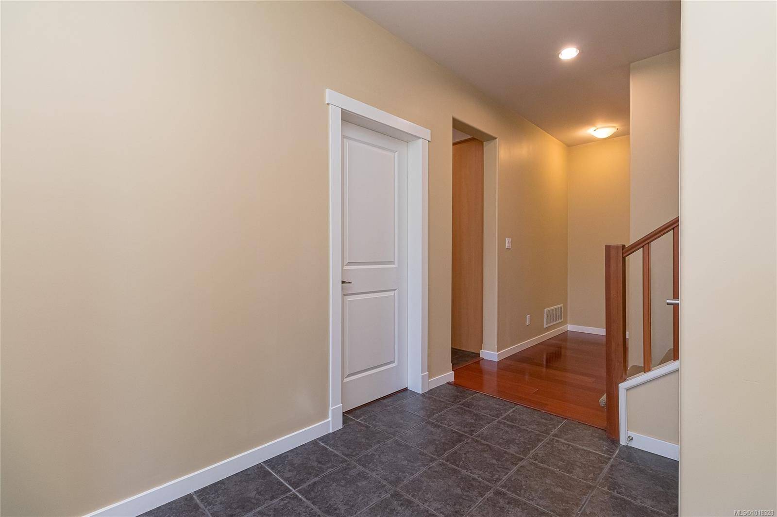 Saanich, BC V8N 6N3,2211 Graduation Pl