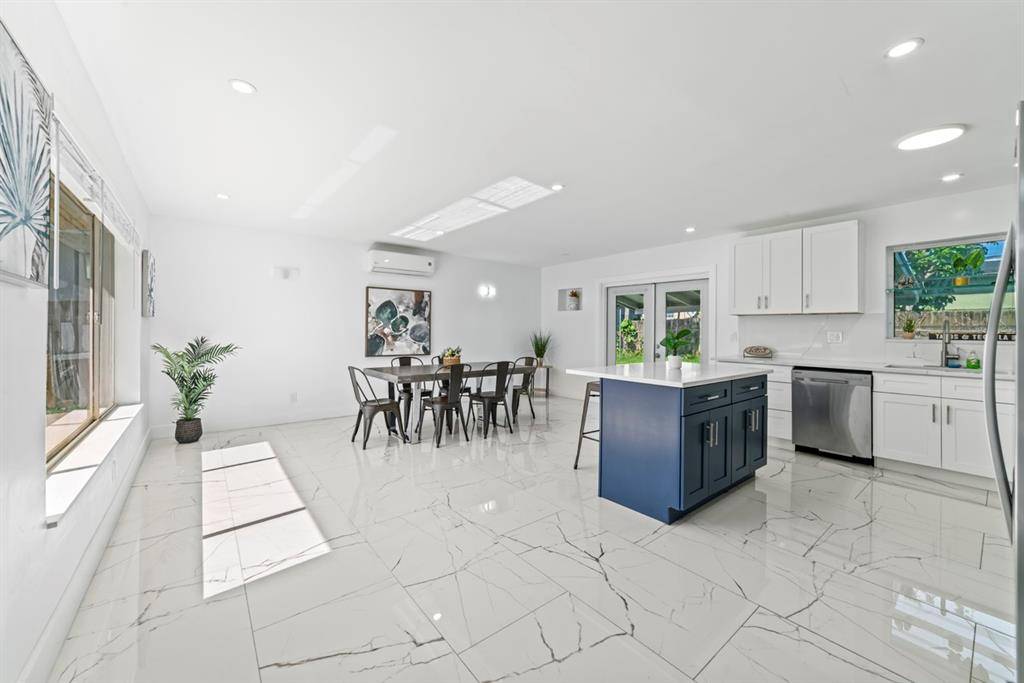 Miami, FL 33179,1215 NE 200th St