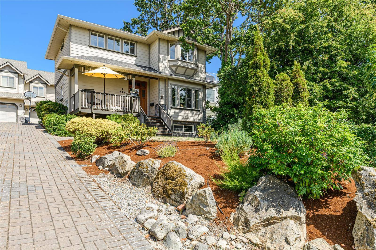 Esquimalt, BC V9A 6K4,615 Drake Ave #1