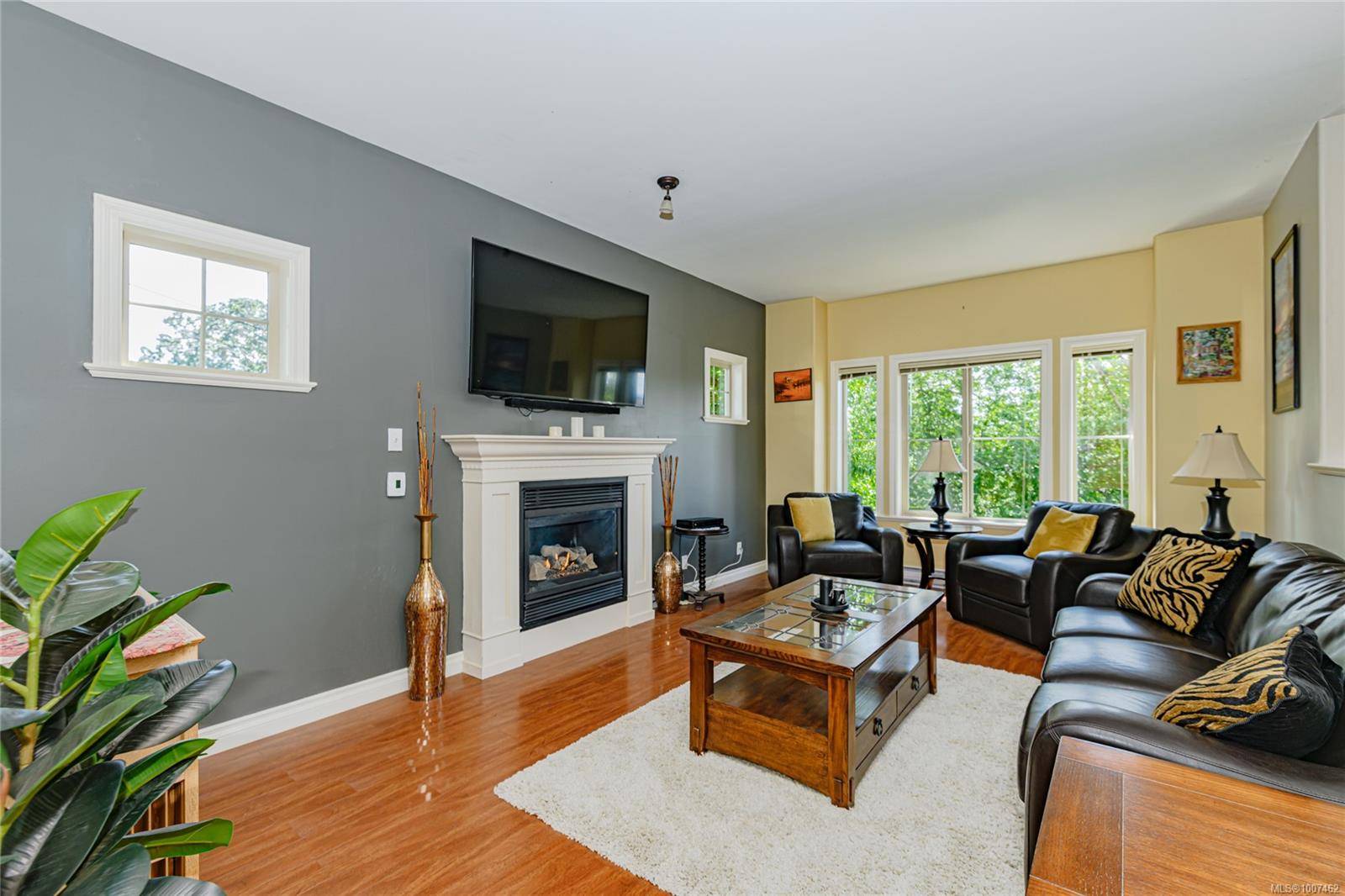 Esquimalt, BC V9A 6K4,615 Drake Ave #1