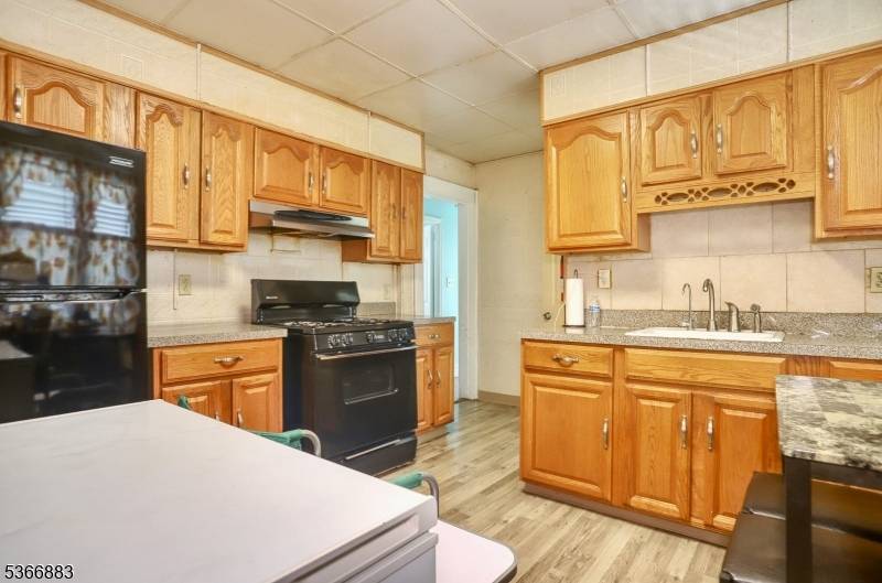 Irvington Twp., NJ 07111,10-12 Medbourne Ave