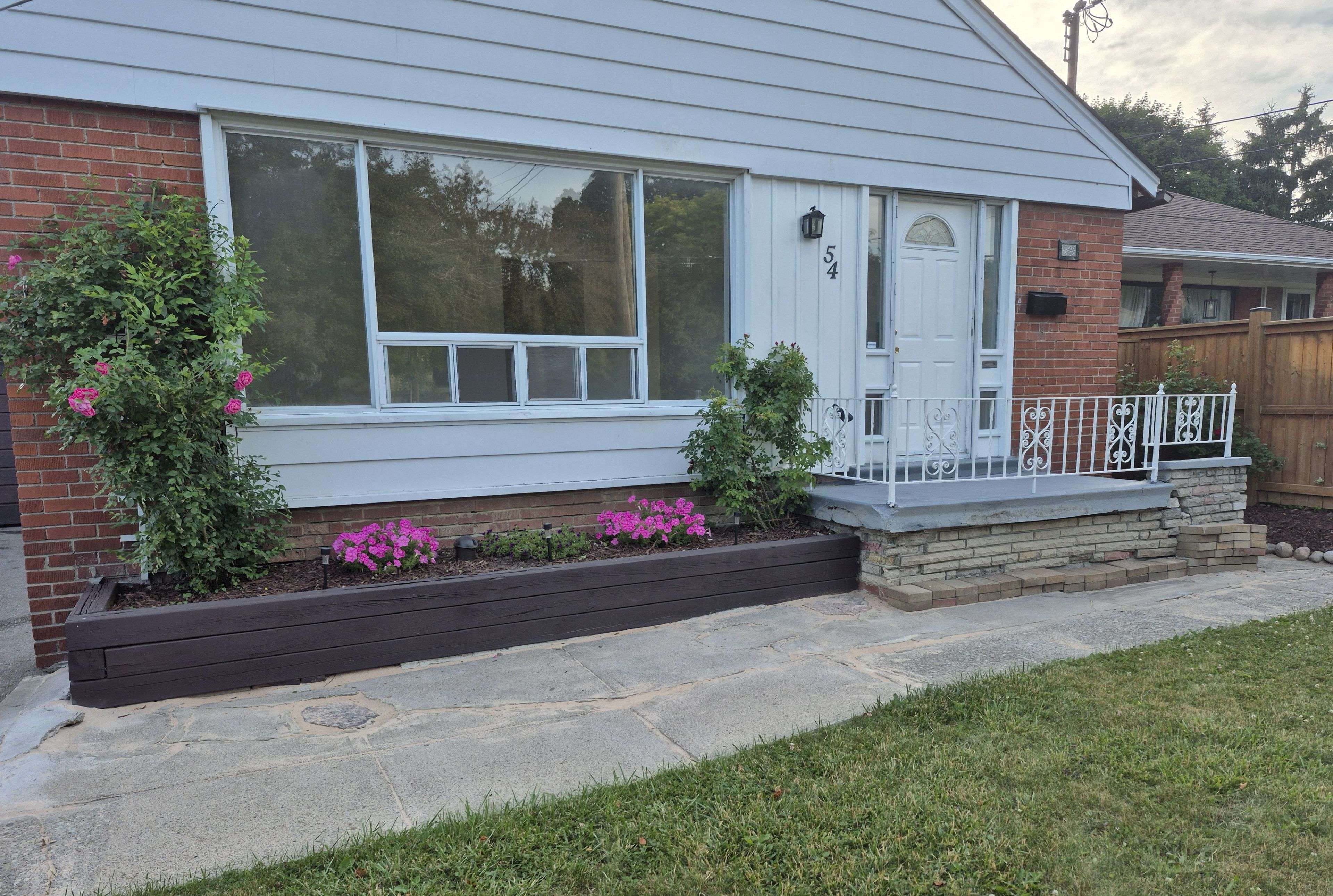 Toronto W04, ON M6M 2Z6,54 Garside CRES