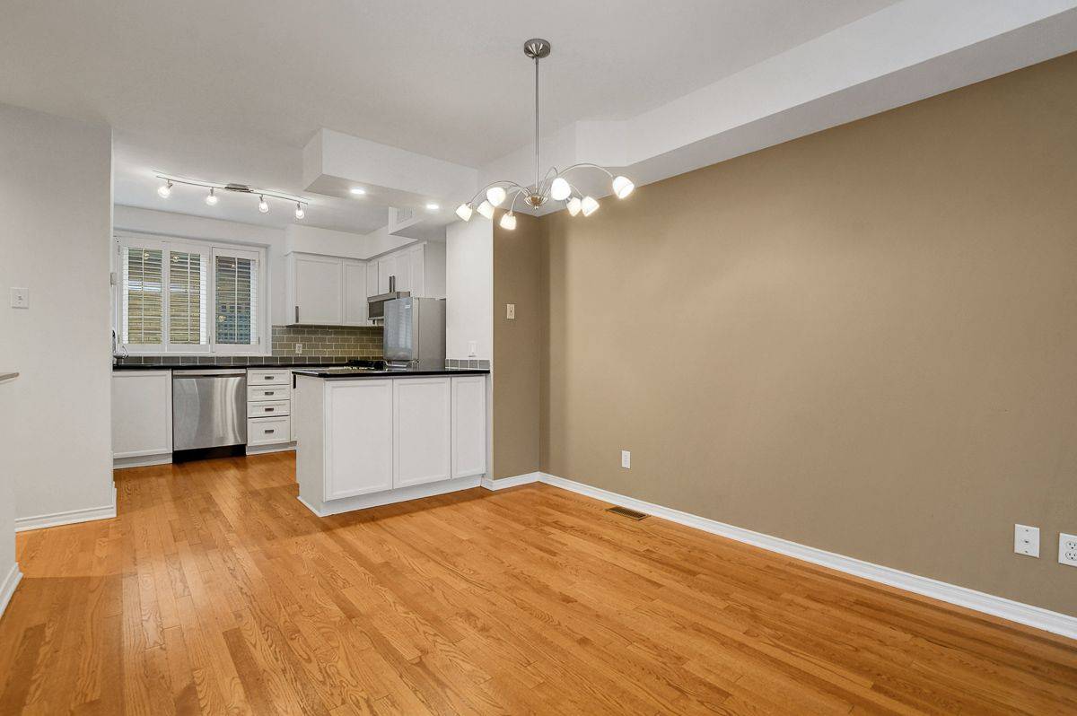 Ottawa Centre, ON K2P 2N3,4 Cornerstone Private