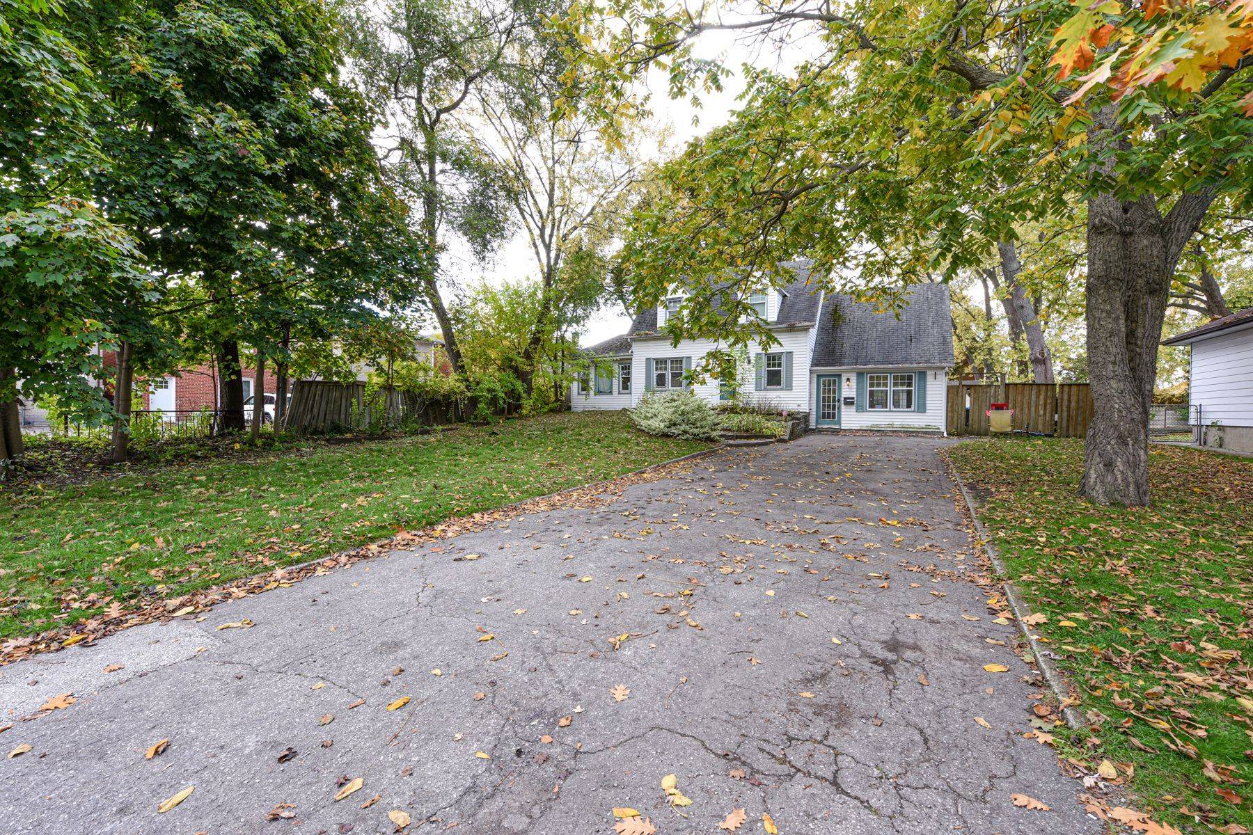 Mississauga, ON L5H 2S9,10 Broadview AVE