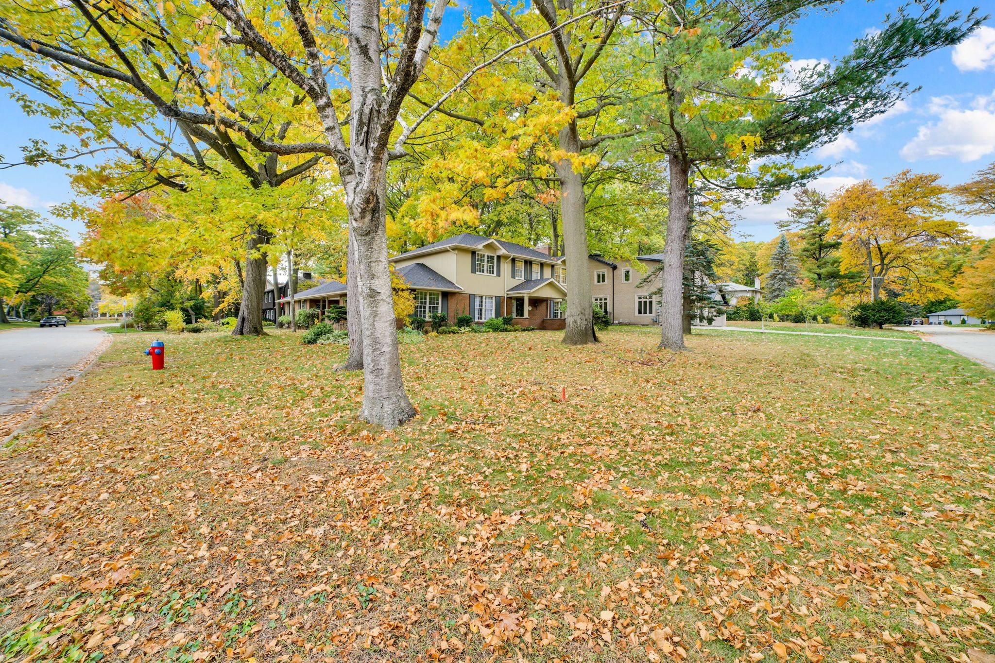 Oakville, ON L6J 4P5,312 Dalewood DR