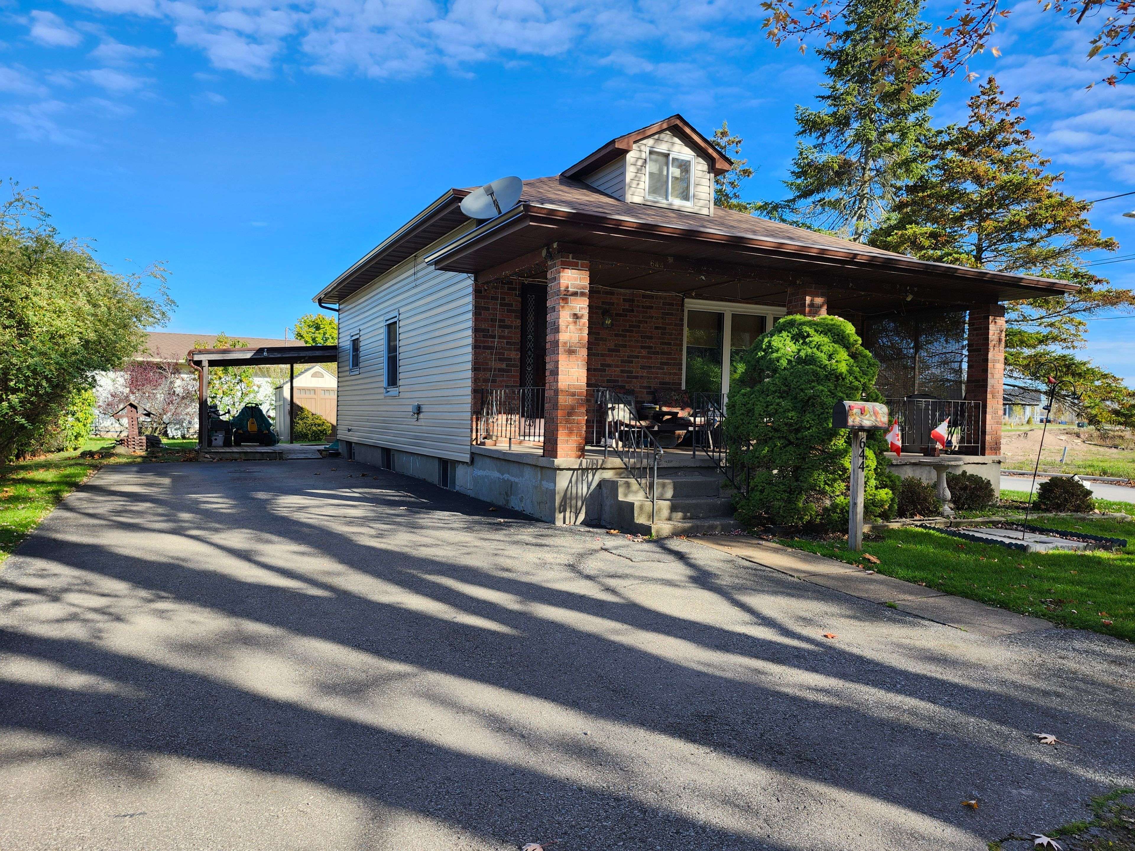 Fort Erie, ON L2A 1C3,644 Floyd PL