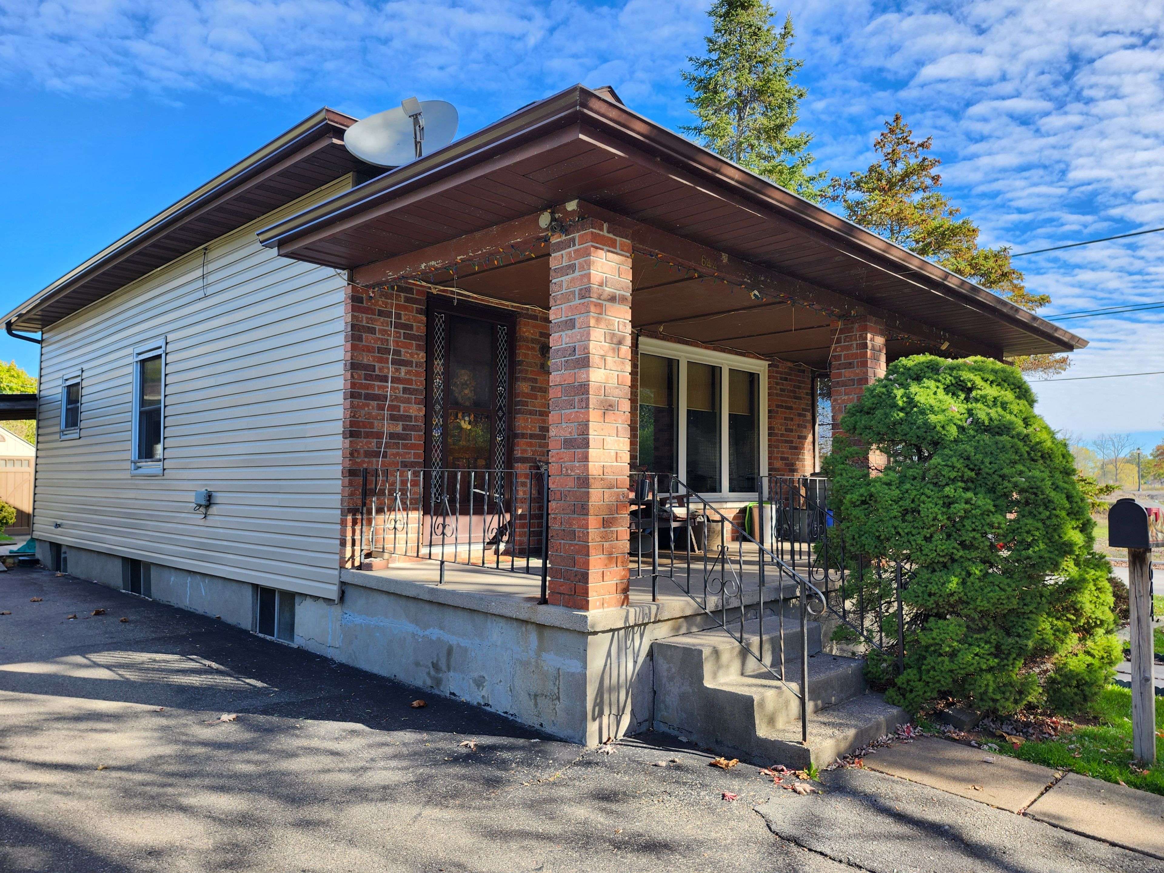 Fort Erie, ON L2A 1C3,644 Floyd PL