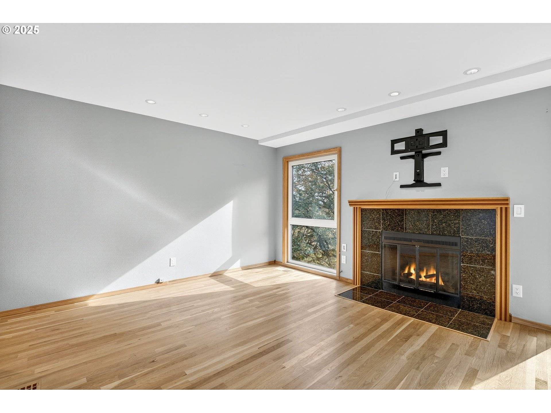 Portland, OR 97201,830 SW Broadway DR #8