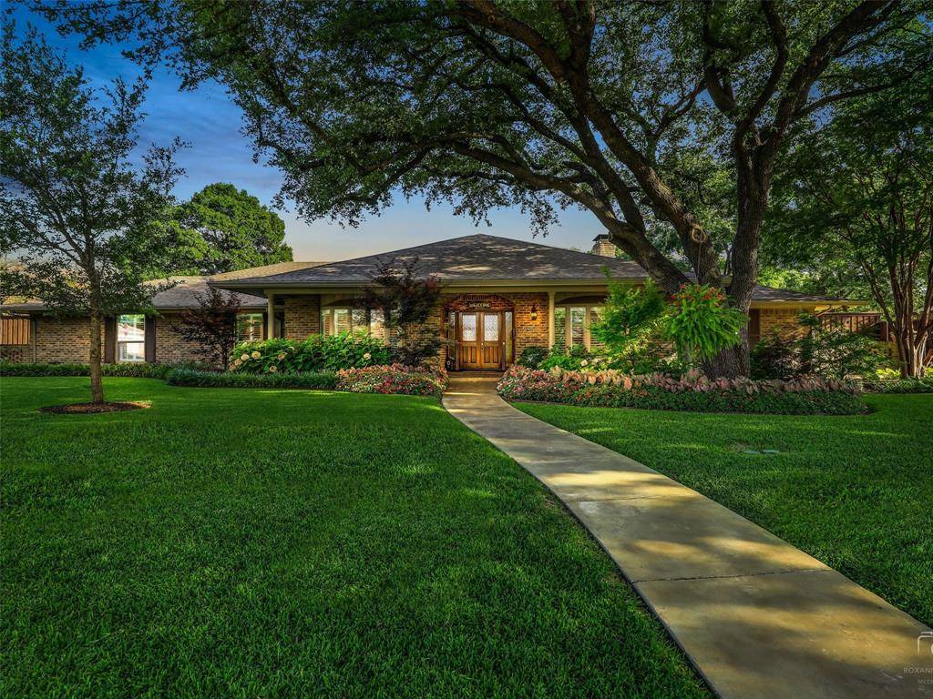 Dallas, TX 75229,3988 Courtshire Drive