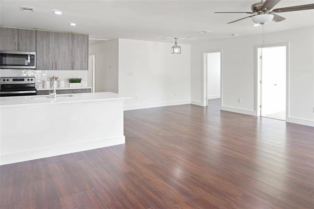 Dallas, TX 75229,10022 Glenrio Lane