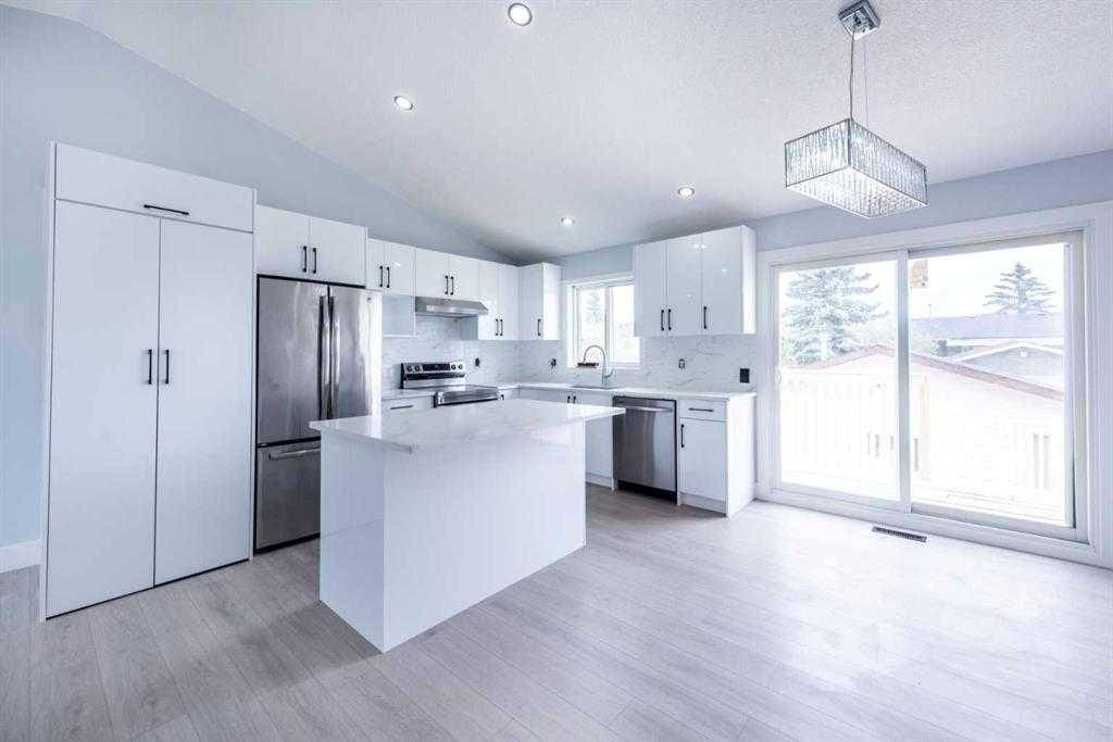 Calgary, AB T3J 3A2,141 Falshire Close NE