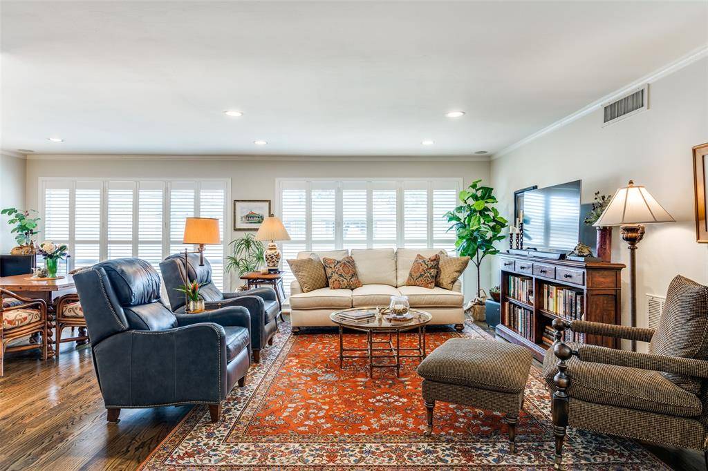 Dallas, TX 75225,6148 Bandera Avenue #D