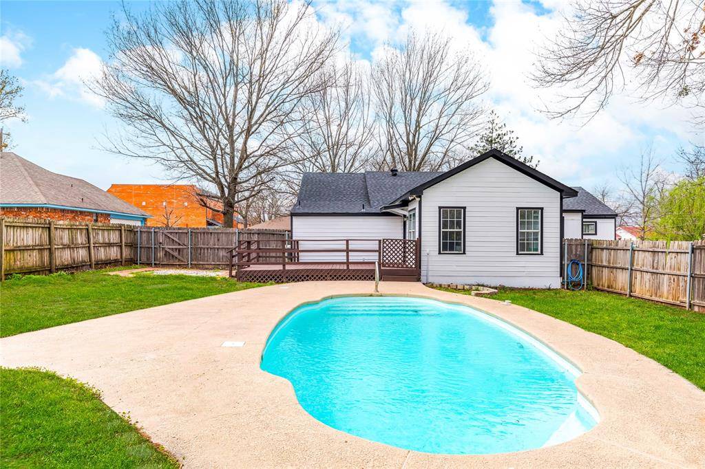 210 Center Street, Whitesboro, TX 76273