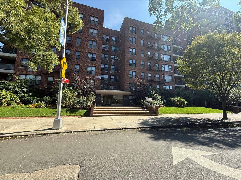 Brooklyn, NY 11235,3101 Ocean Pkwy #4A